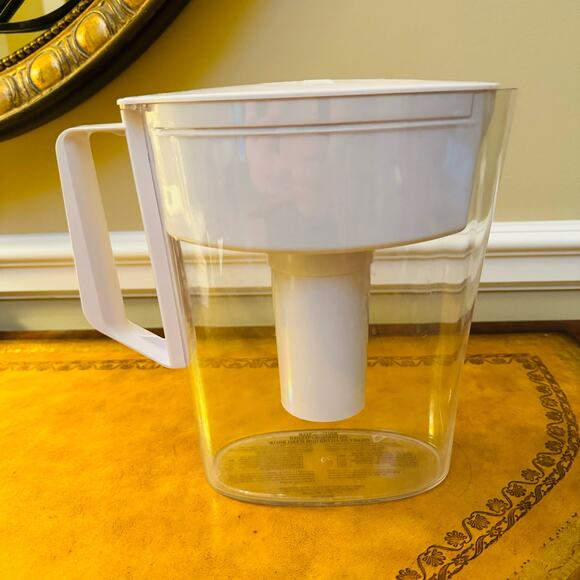 Brita Soho White 6 Cup Slim Filtered Water Pitcher NEW - Picture 3 of 6